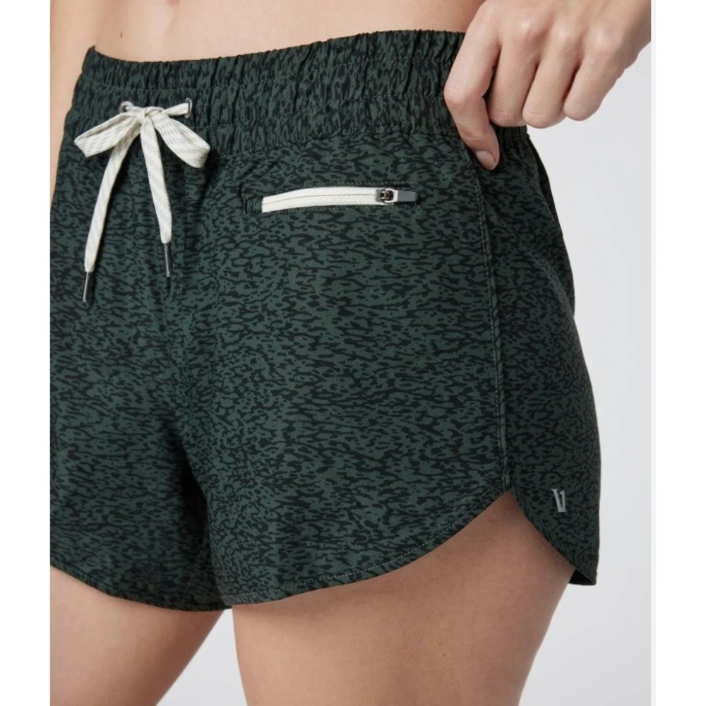 Vuori Clementine Running Shorts Womens Green Black Print Athletic Gym Size S